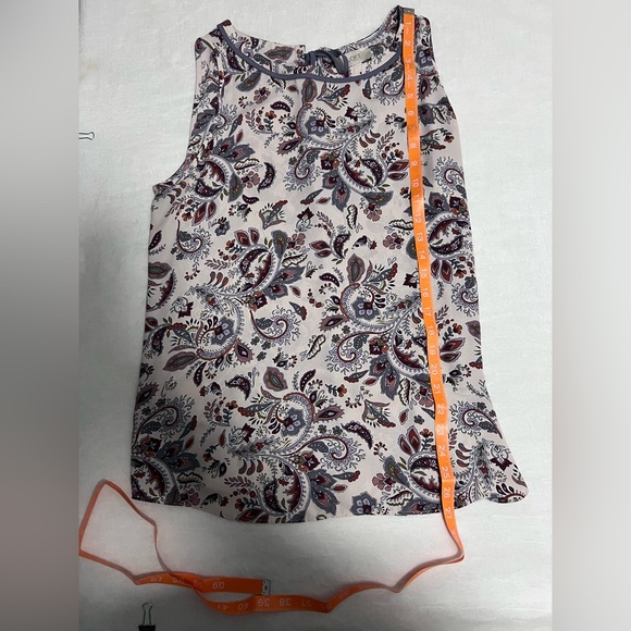 Paisley Print Sleeveless Top - Picture 3 of 5